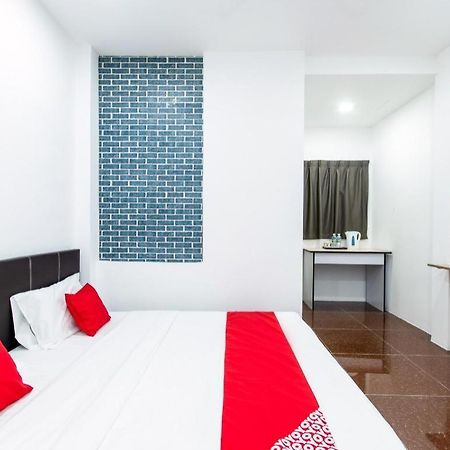 Oyo 44011 Weng Bee Guest House Кота Кинабалу Екстериор снимка