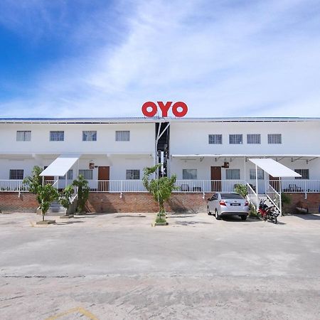 Oyo 44011 Weng Bee Guest House Кота Кинабалу Екстериор снимка