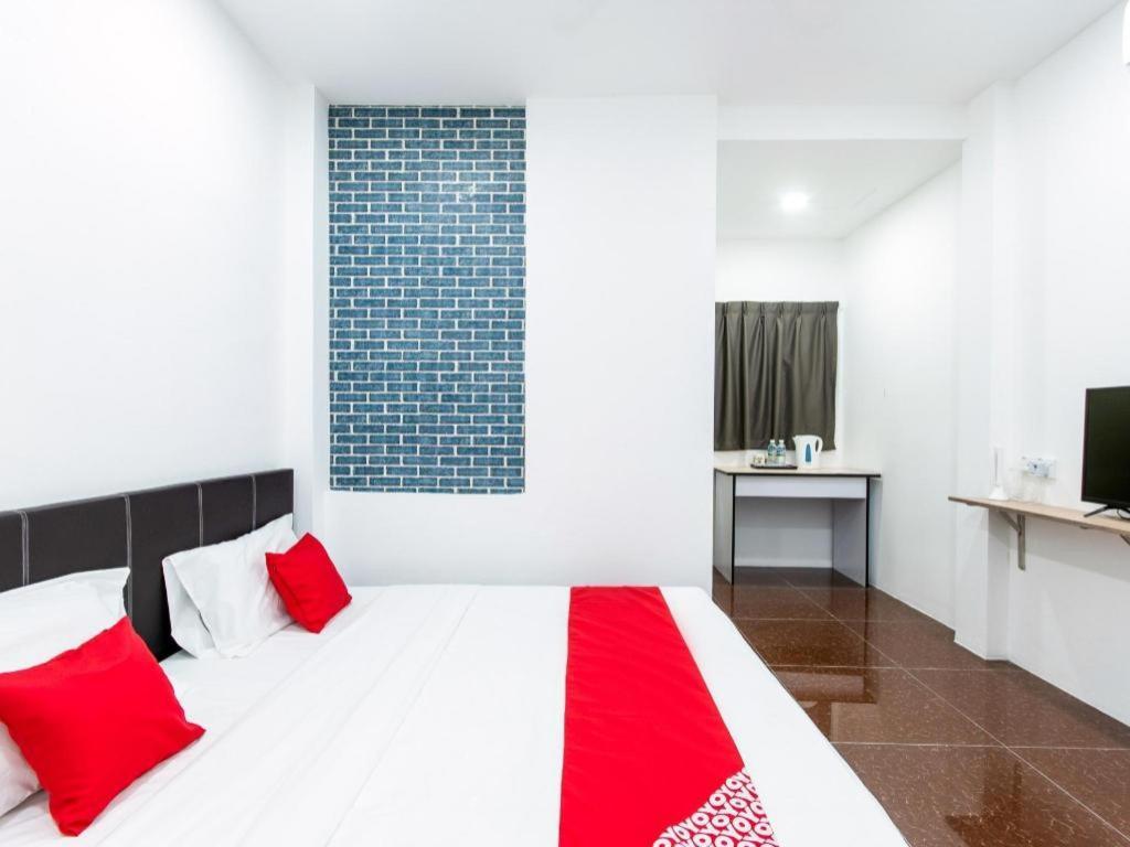 Oyo 44011 Weng Bee Guest House Кота Кинабалу Екстериор снимка