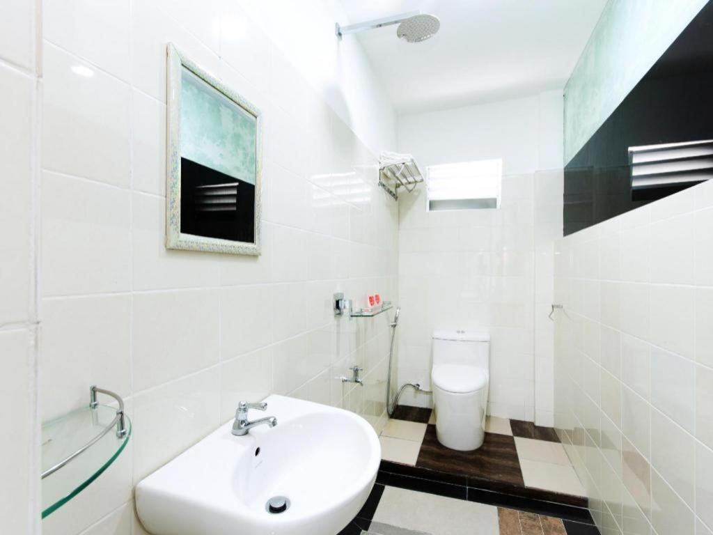 Oyo 44011 Weng Bee Guest House Кота Кинабалу Екстериор снимка