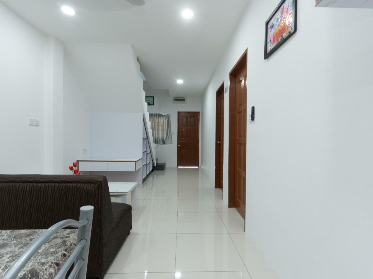 Oyo 44011 Weng Bee Guest House Кота Кинабалу Екстериор снимка