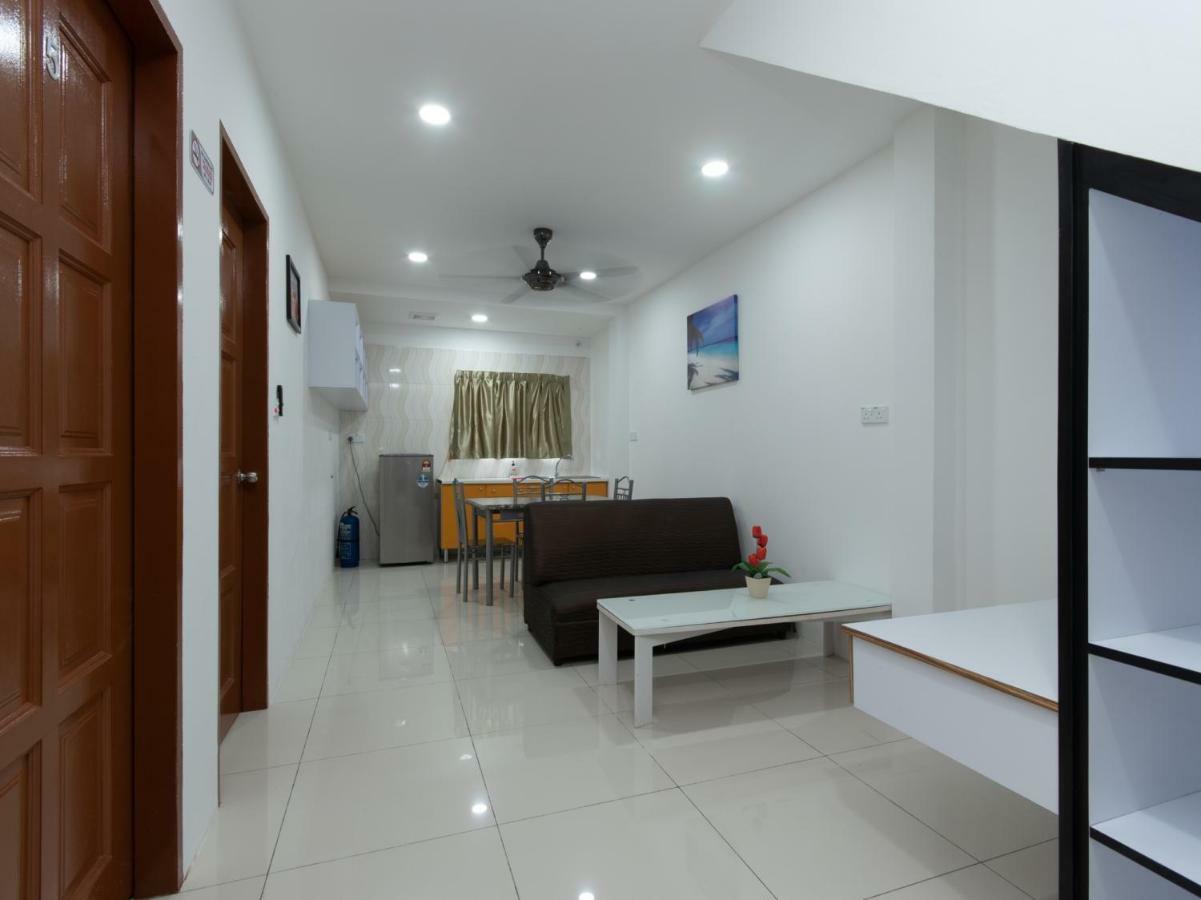 Oyo 44011 Weng Bee Guest House Кота Кинабалу Екстериор снимка