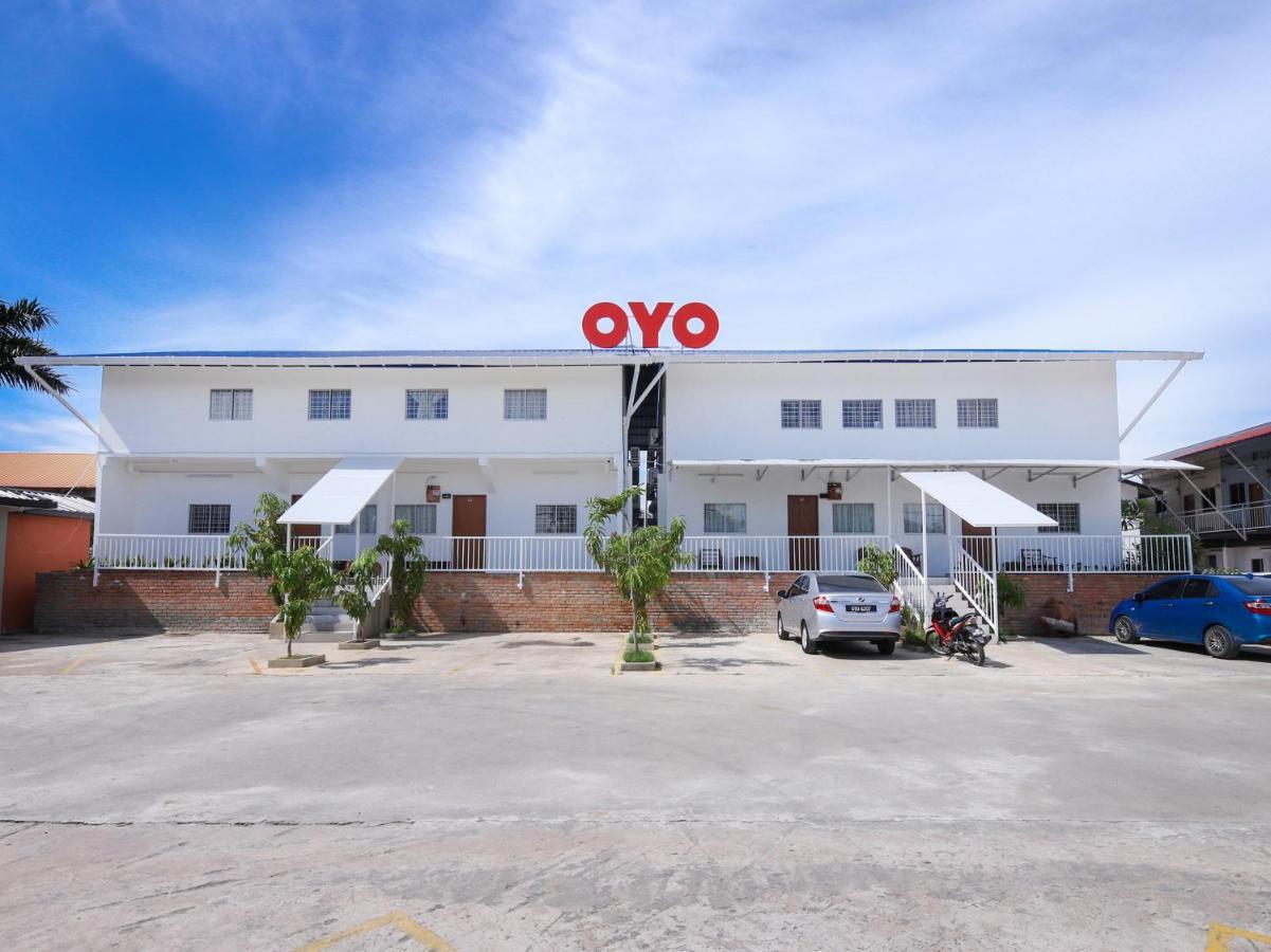 Oyo 44011 Weng Bee Guest House Кота Кинабалу Екстериор снимка