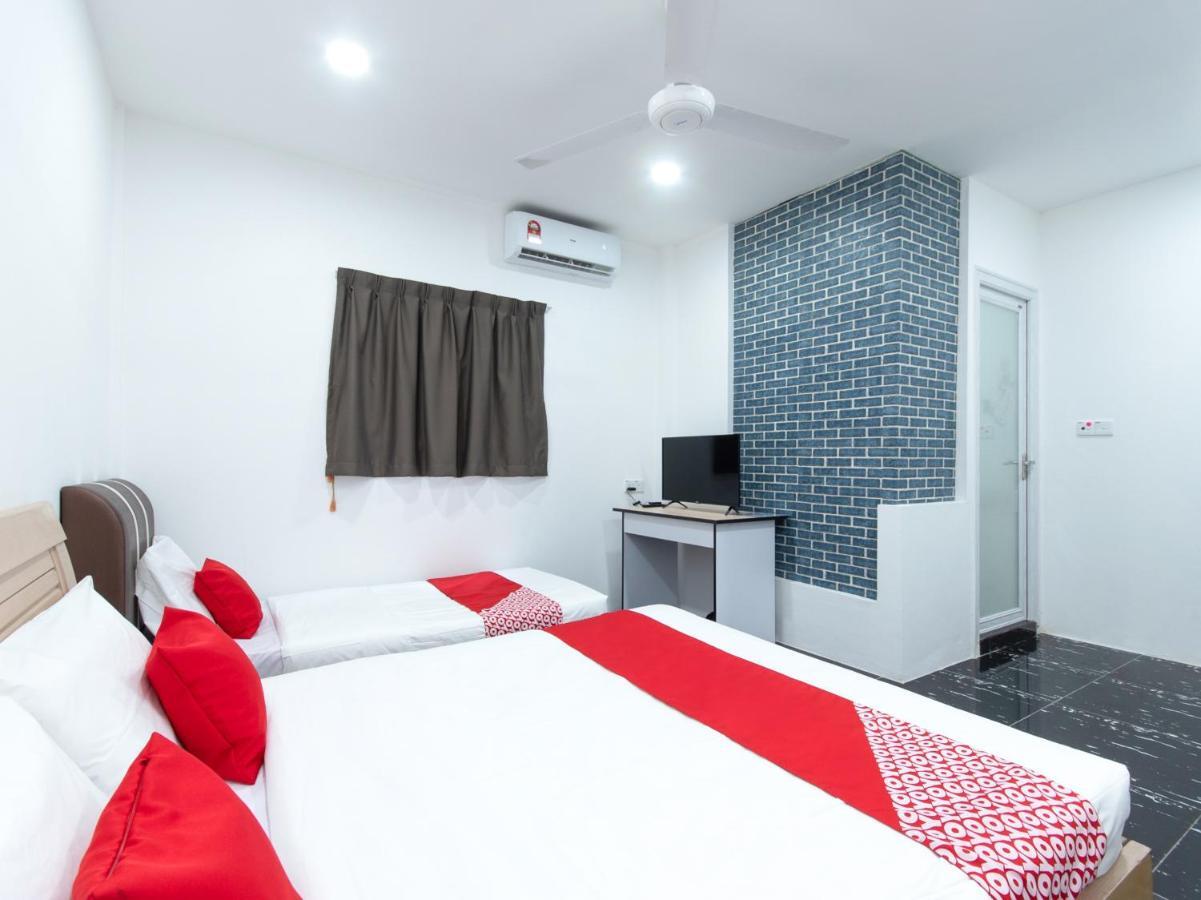 Oyo 44011 Weng Bee Guest House Кота Кинабалу Екстериор снимка