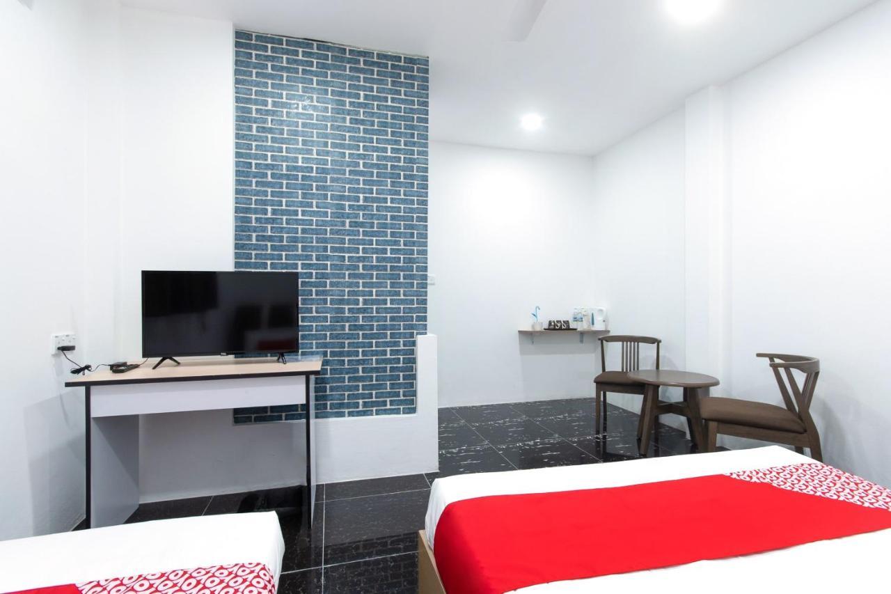 Oyo 44011 Weng Bee Guest House Кота Кинабалу Екстериор снимка