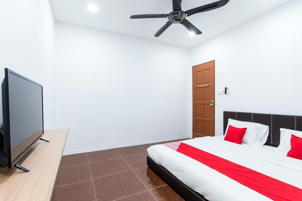 Oyo 44011 Weng Bee Guest House Кота Кинабалу Екстериор снимка