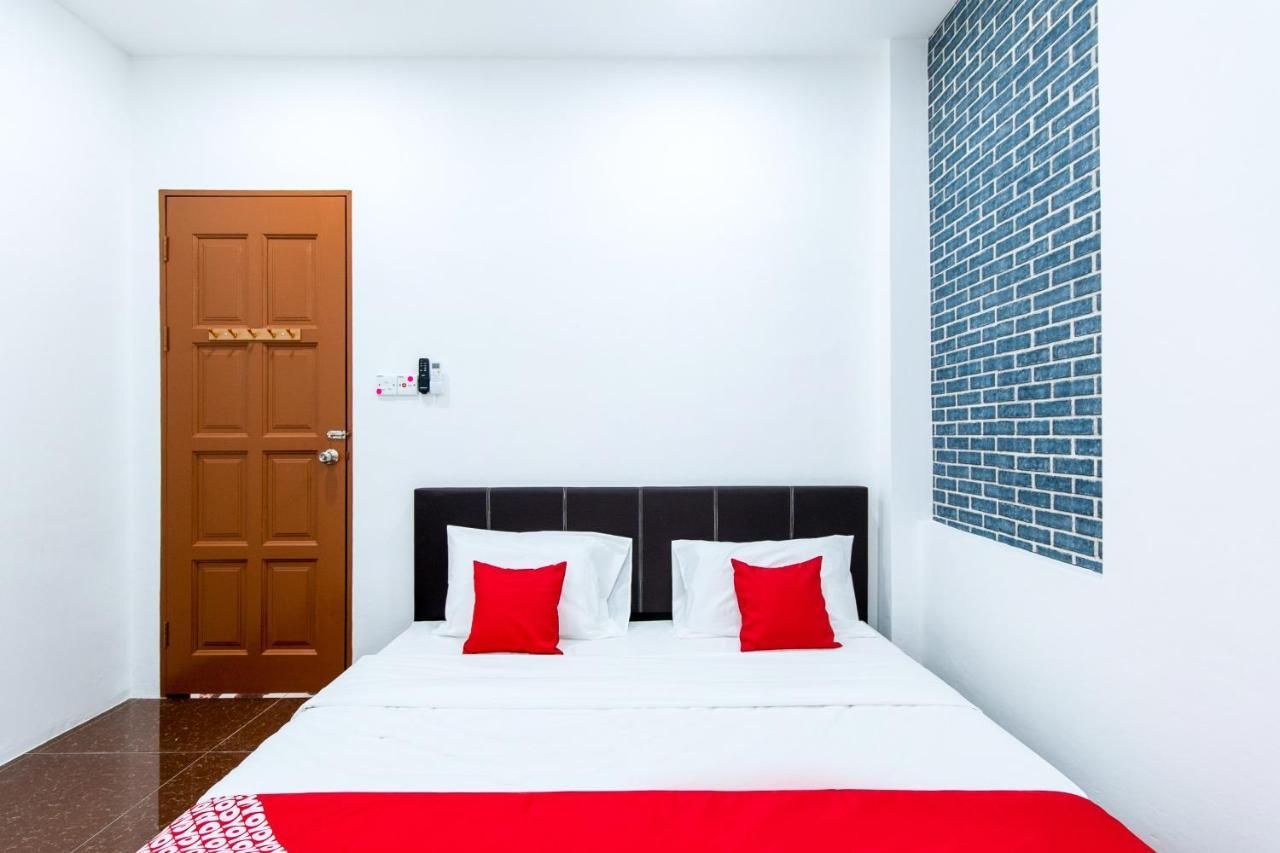 Oyo 44011 Weng Bee Guest House Кота Кинабалу Екстериор снимка
