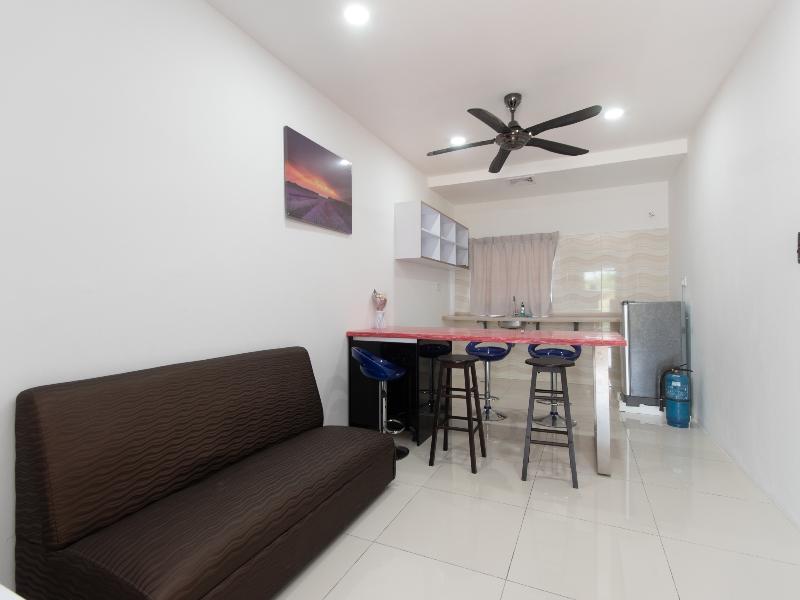 Oyo 44011 Weng Bee Guest House Кота Кинабалу Екстериор снимка
