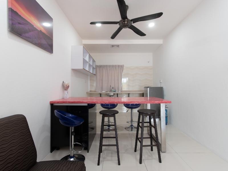 Oyo 44011 Weng Bee Guest House Кота Кинабалу Екстериор снимка